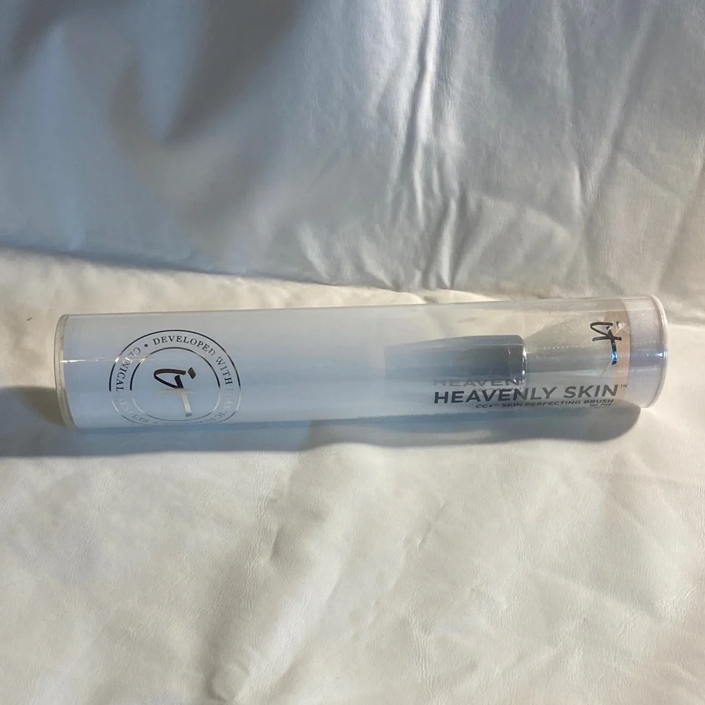 IT Cosmetics CC+ Skin Perfecting Brush - Picture 4 of 9